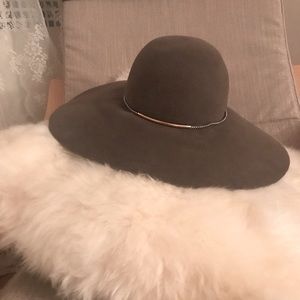 Eugenia Kim hat